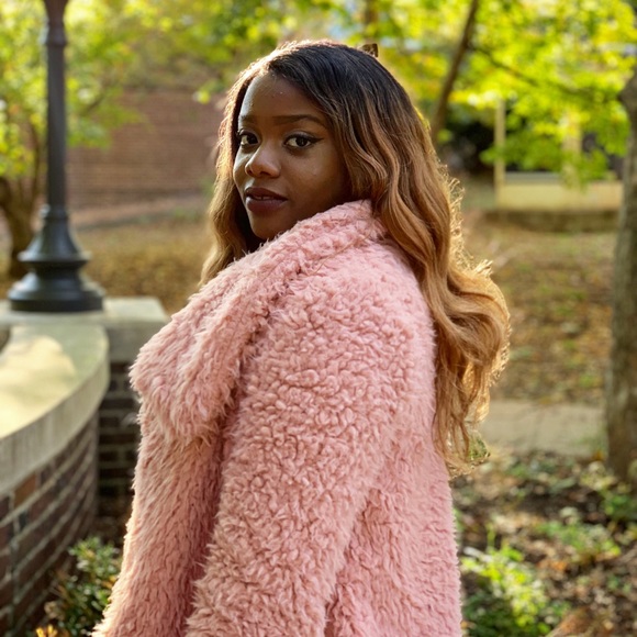 Meet your Posher, Priscilla - Picture 1 of 2